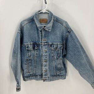 Levi Strauss and Co vintage 100% cotton made in the USA denim trucker jacket L